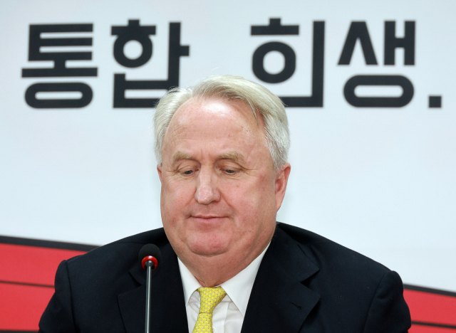 인요한 혁신위원장이 23일 여의도 당사에서 열린 제10차 전체회의에서 잠시 생각에 잠겨있다. 연합뉴스