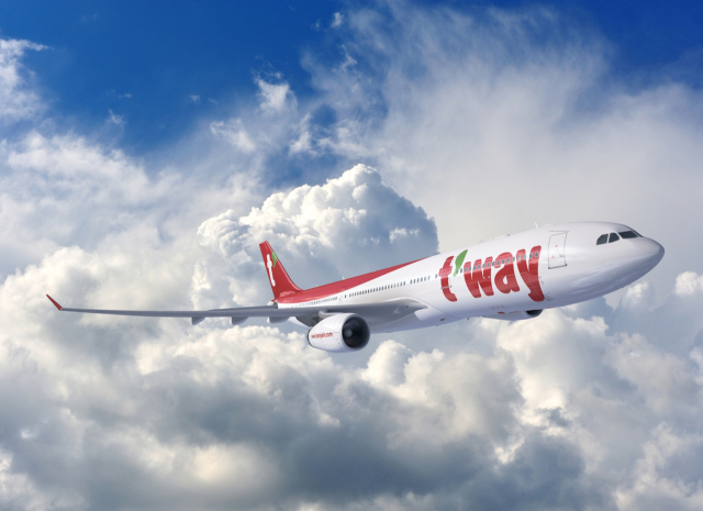 티웨이항공은 올해 매출액 1조원을 달성했다고 24일 밝혔다. 티웨이항공 제공