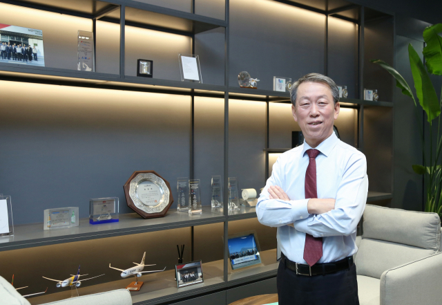 소시어스의 미래에 대해 설명하고 있는 이병국 대표. 배경에 M&A에 성공한 항공사 모형 비행기가 보이는 게 인상적이다. 이무성 객원기자