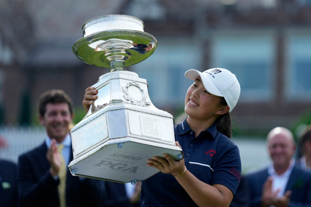 전 세계랭킹 1위 펑샨샨에 이어 올해 메이저대회를 품은 인뤄닝. 태국에 이어 이제 중국이 무서운 기세를 치고 올라오고 있다. 연합뉴스