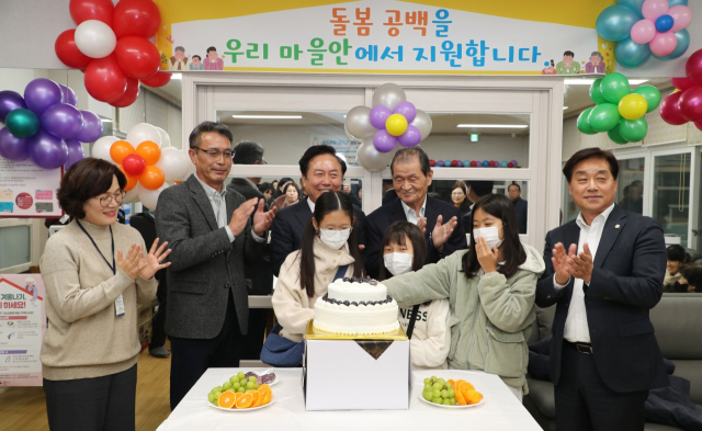 안동시가 아이들의 방과 후 돌봄 공백 해소를 위해 경로당 연계 아동돌봄터 3호점을 개소 했다. 안동시 제공