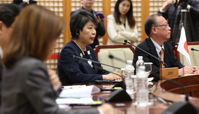 26일 오후 부산 해운대구 APEC누리마루에서 열린 한일중외교장관회의에서 가미카와 요코 일본 외무상이 발언하고 있다. 연합뉴스