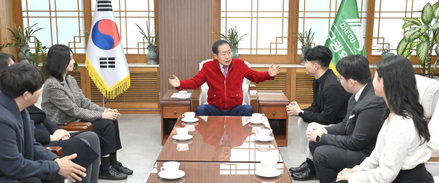 홍준표 대구광역시장은 27일 대구시청 산격청사에서 행정안전부 2030자문단과 인터뷰 및 간담회를 가졌다. 대구시 제공
