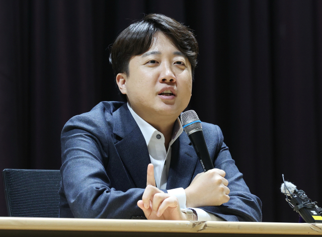 국민의힘 이준석 전 대표가 22일 오후 서울 성북구 고려대 4.18기념관에서 강연하고 있다. 연합뉴스