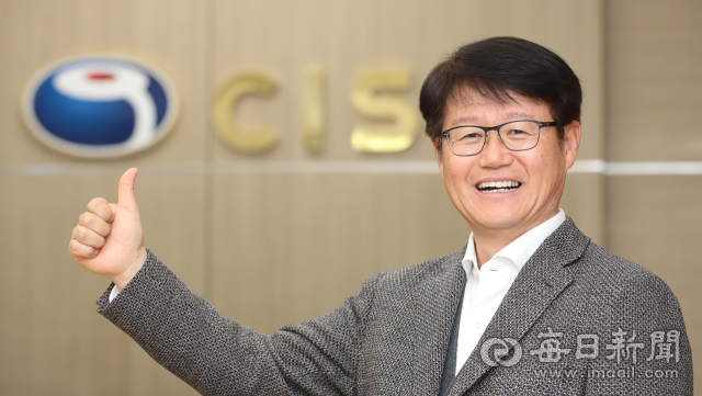 대구 동구 봉무동 2차전지 전극장비업체 씨아이에스(CIS) 본사에서 만난 김동진 대표이사는 