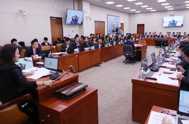 23일 국회에서 산업통상자원중소벤처기업위원회 전체회의가 열리고 있다. 연합뉴스