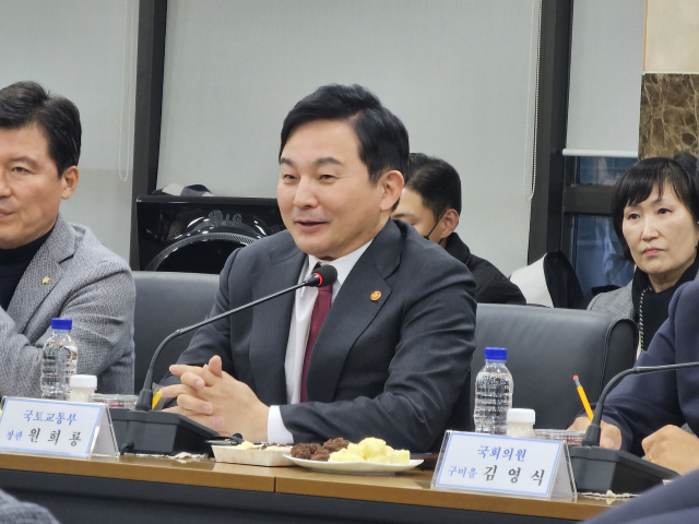 원희룡 국토교통부 장관이 29일 구미상공회의소 회의실에서 열린 구미 기업인 간담회에서 발언을 하고 있다. 조규덕 기자
