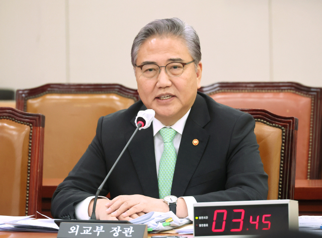 박진 외교부 장관이 30일 국회에서 열린 외교통일위원회 전체회의에서 의원 질의에 답변하고 있다. 연합뉴스