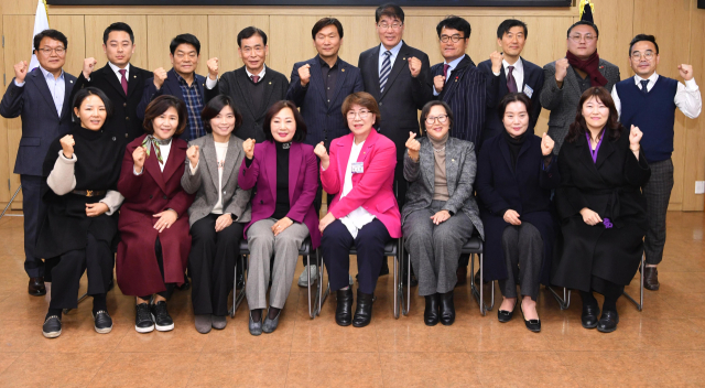 민주평화통일자문회의 경산시협의회와 북유럽협의회가 30일 자매결연 협약식을 가졌다.