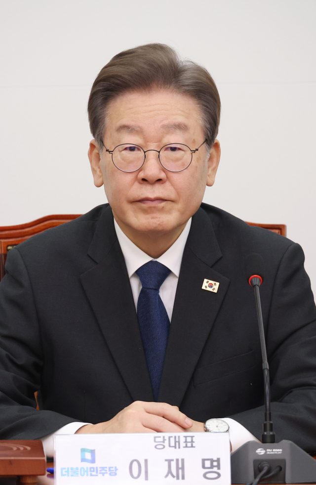 더불어민주당 이재명 대표가 1일 국회에서 열린 최고위원회의에서 굳은 표정을 하고 있다. 연합뉴스