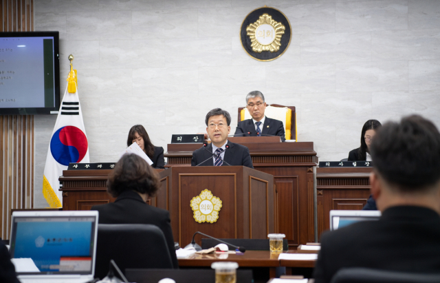 지난달 29일 울릉군의회에서 남한권 울릉군수가 시정연설을 하고 있다. 울릉군 제공.