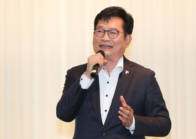 송영길 전 더불어민주당 대표가 2일 대구 수성구 만촌동 인터불고호텔에서 열린 자신의 저서 
