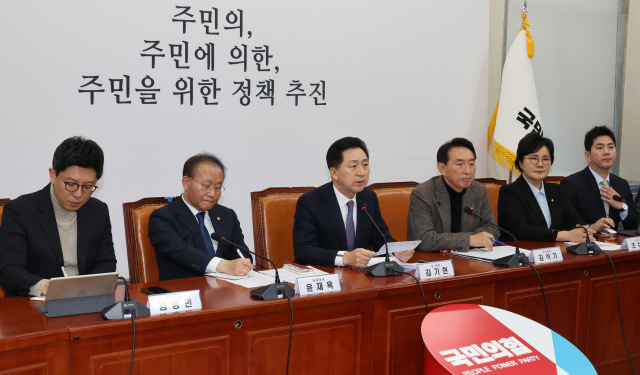 국민의힘 김기현 대표가 30일 국회에서 최고위원회의를 하고 있다. 연합뉴스