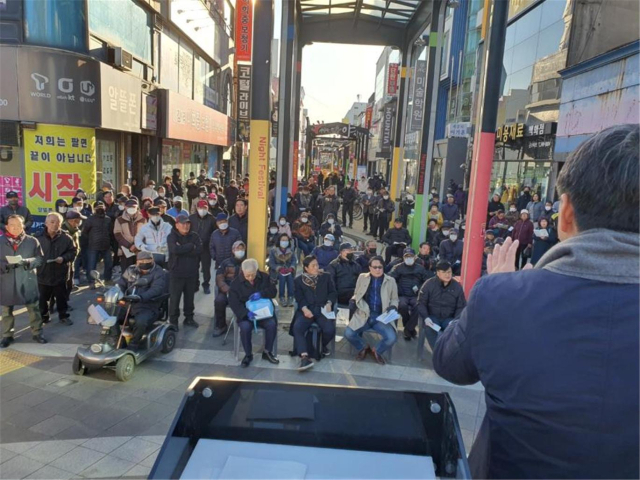 지난 2일 오후 포항중앙상가 실개천거리에서 