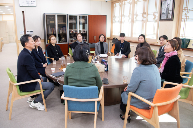 경북 구미시는 지역 내 기업, 단체가 총 3천200만원의 장학기금을 (재)구미시장학재단에 전달했다고 4일 밝혔다. 구미시 제공