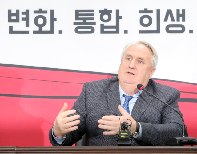 국민의힘 인요한 혁신위원장이 30일 오전 서울 여의도 당사에서 열린 제11차 전체 회의에서 인사말을 하고 있다. 연합뉴스