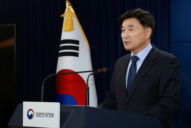 7일 오후 정부서울청사에서 오승걸 한국교육과정평가원장이 2024학년도 대학수학능력시험(수능) 채점 결과에 대한 브리핑을 진행했다. 교육부 제공