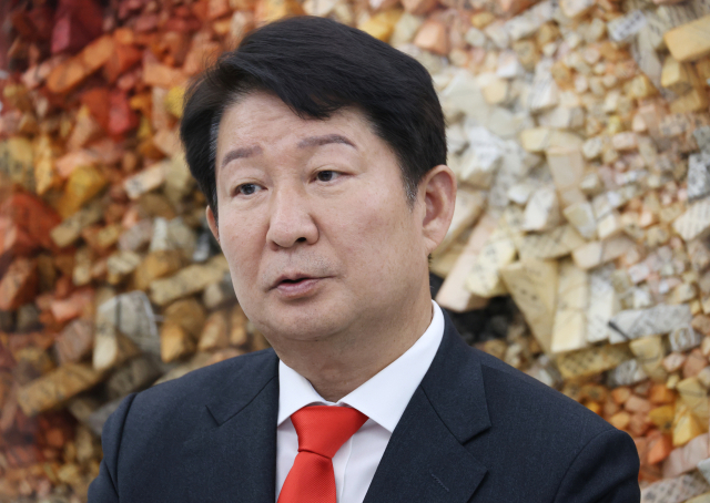 권영진 전 대구시장이 7일 오후 대구 수성구 한 사무실에서 내년 총선 달서병 지역 출마를 선언하고 있다. 연합뉴스