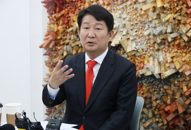 권영진 전 대구시장이 7일 오후 대구 수성구 한 사무실에서 내년 총선 달서병 지역 출마를 선언하고 있다. 연합뉴스