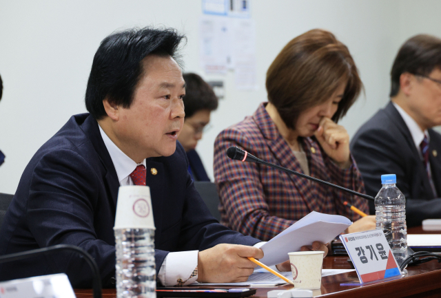 강기윤 국민의힘 제5정책조정위원장 겸 보건복지위원회 간사가 8일 오전 국회에서 열린 