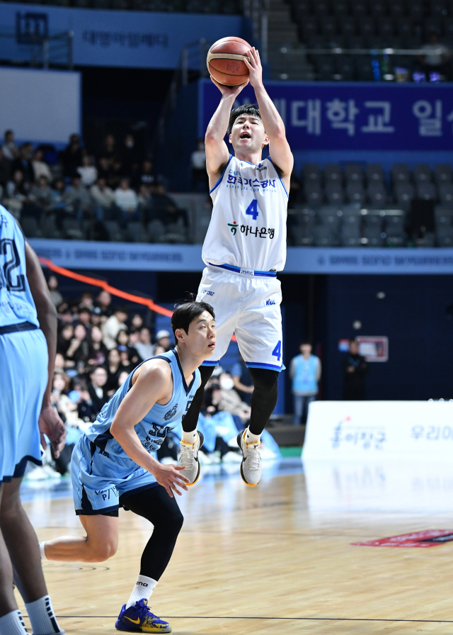 대구 한국가스공사 페가수스의 김낙현이 10일 고양에서 열린 2023-2024 KBL 고양 소노 스카이거너스와의 경기에 출전해 슛을 던지고 있다. KBL 제공