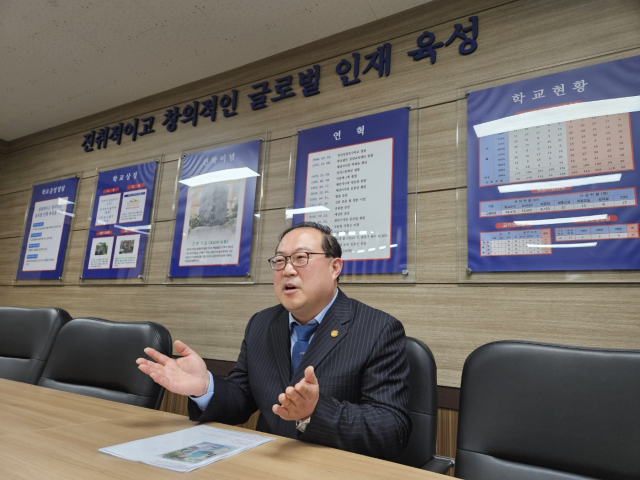 11일 오전 박병주 경신고 교감이 매일신문 취재진과 인터뷰를 진행하고 있다. 윤정훈 기자