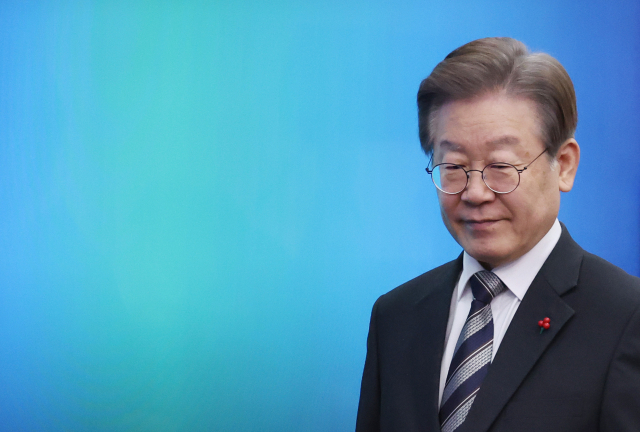 더불어민주당 이재명 대표가 11일 국회에서 열린 인재영입식에 입장하고 있다. 연합뉴스