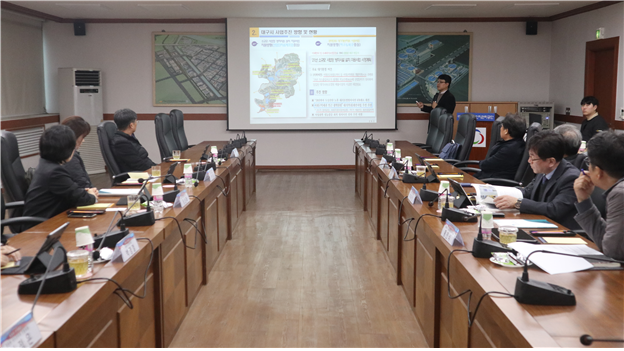 대구염색산업단지관리공단은 환경부에서 대구염색산업단지를 찾아 소규모 사업장 악취방지시설 설치 지원사업 추진현황 등에 대한 점검을 실시했다고 밝혔다.