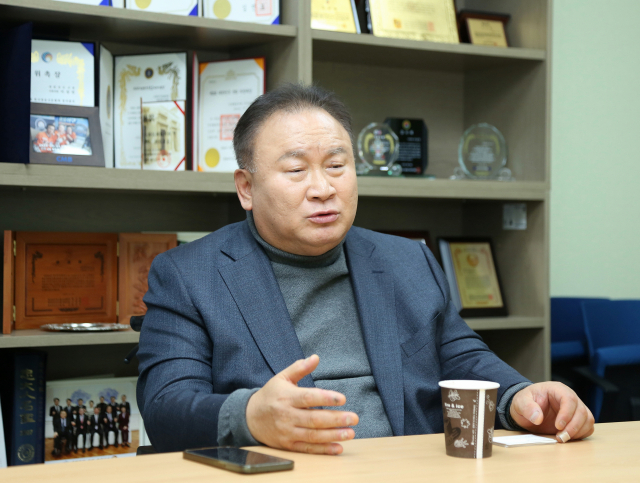 이상민 의원이 11일 국회에서 매일신문과 인터뷰를 진행하고 있다. 이무성 객원기자 moosung708848@daum.net