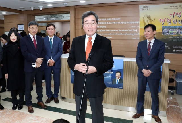 이낙연 전 국무총리가 11일 오전 서울 동대문구 삼육보건대에서 