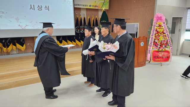 대한민국상이군경회 경북지부는 최근 경북 구미시 소재 경북상이군경복지회관 5층 강당에서 2023년(제12기) 보훈복지문화대학 경북캠퍼스 졸업식을 열었다. 대한민국상이군경회 경북지부 제공