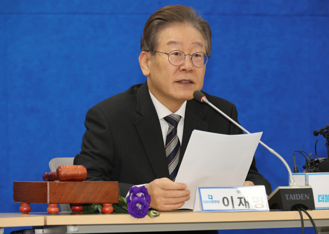 더불어민주당 이재명 대표가 13일 오전 부산 동구 더불어민주당 부산시당에서 현장 최고위원회의를 주재하고 있다. 연합뉴스