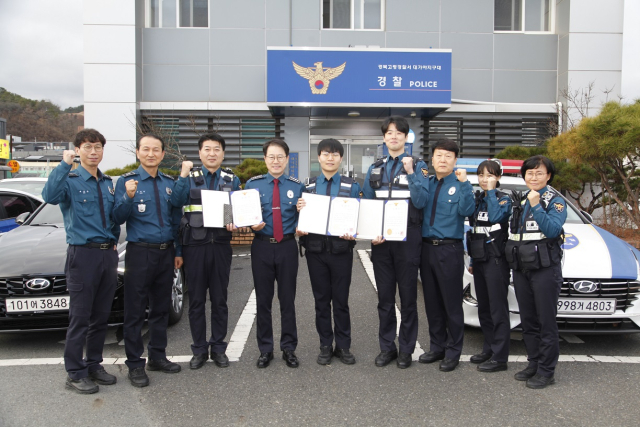 경북 고령경찰서 업무유공 경찰관 3명에게 경찰청장 장려장이 전수됐다. 고령경찰서 제공