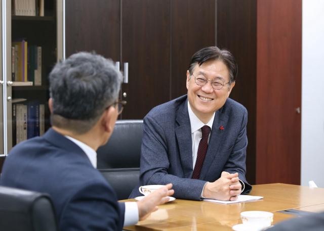 지난 13일 서울 용산구 대통령실에서 이관섭 정책실장이 매일신문과 인터뷰하고 있다. 이무성 객원기자