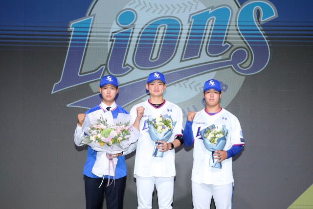 2024 KBO 신인 드래프트에서 삼성 라이온즈의 지명을 받은 박준용, 육선엽, 정민성(왼쪽부터). 삼성 제공