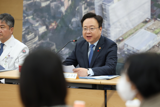 18일 오전 광주 동구 전남대학교병원에서 열린 '지역 및 필수의료 혁신을 위한 광주 지역 간담회'에서 보건복지부 조규홍 장관이 인사말을 하고 있다. 연합뉴스