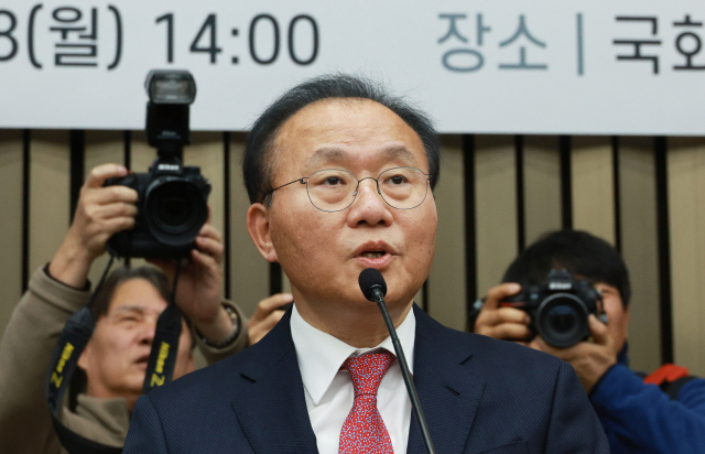 국민의힘 윤재옥 당 대표 권한대행이 18일 서울 국회에서 열린 국회의원·당협위원장 연석회의에서 발언하고 있다. 연합뉴스
