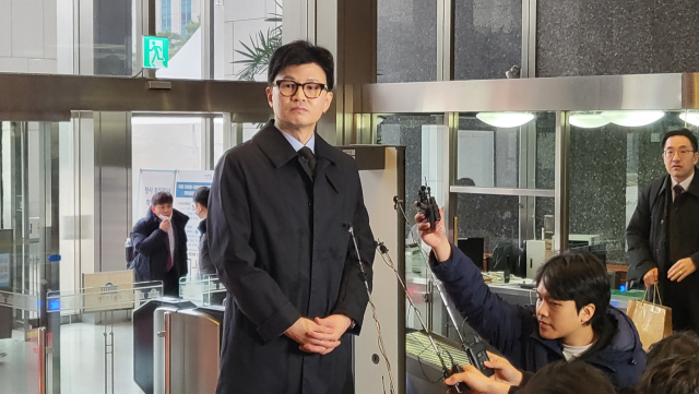 한동훈 법무부 장관이 19일 법제사법위원회 전체회의 출석을 위해 국회를 방문, 발언하고 있다. 강영훈 기자 green@imaeil.com