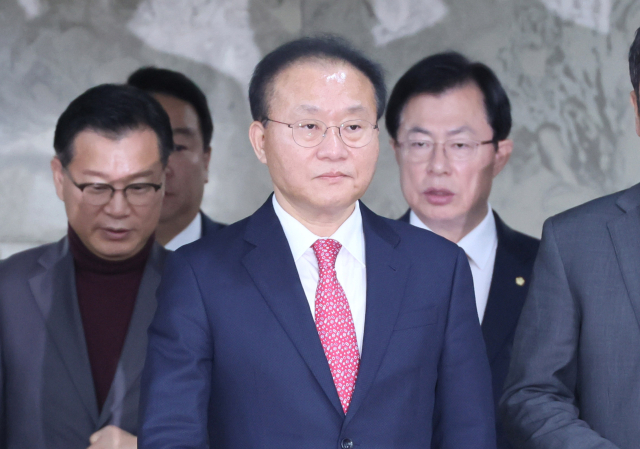 국민의힘 윤재옥 당 대표 권한대행이 19일 국회에서 열린 원내대책회의에서 참석하고 있다. 연합뉴스