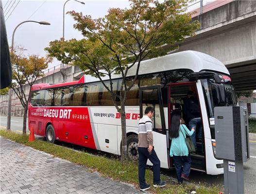 의료 R＆D지구에서 운행중인 대구DRT. 사진은 기사내용과 관련 없음. 대구교통공사 제공