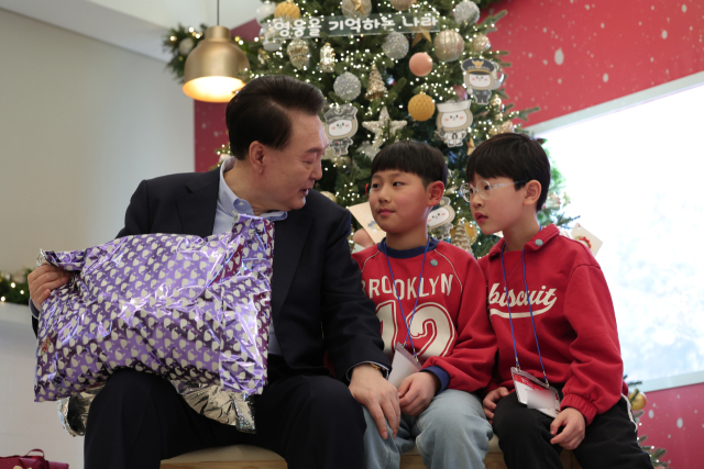 윤석열 대통령이 22일 서울 용산 대통령실 파인그라스에서 열린 
