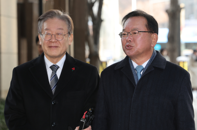 김부겸 전 국무총리와 더불어민주당 이재명 대표. 연합뉴스