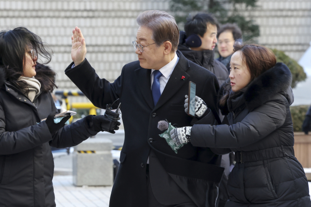 더불어민주당 이재명 대표가 22일 오전 서울중앙지법에서 열린 공직선거법 위반 관련 1심 속행공판에 출석하고 있다. 연합뉴스