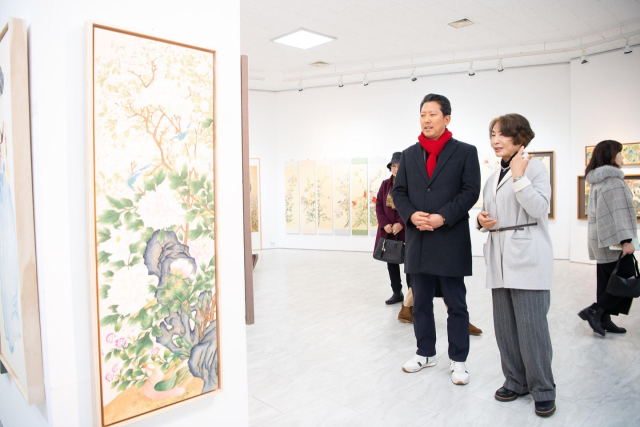 (사)한국전통민화연구소가 경북 구미 예 갤러리에서 주최한 민화 전시회가 6일간 많은 관람객들이 오가며 지난 24일 성황리에 마무리됐다. 구미시 제공