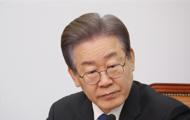 더불어민주당 이재명 대표가 22일 국회에서 열린 최고위원회의에서 굳은 표정을 짓고 있다. 연합뉴스
