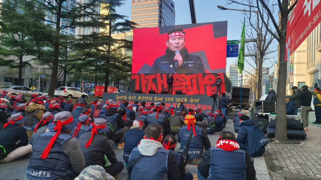 27일 오전 8시부터 대구출입국관리사무소, 대구지방고용노동청, 국민의힘 대구시당 앞에서 전국민주노동조합총연맹 전국건설노동조합 대구경북지역본부 대구경북건설지부가 파업투쟁 출정식을 진행했다. 건설노조 제공