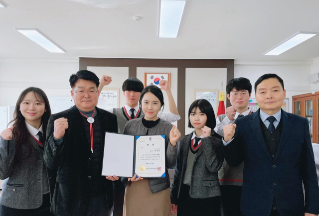 올해 학교급식 우수사례 공모전에서 대상 수상의 영예를 안은 구암고 학생들이 기념 촬영을 하고 있다. 대구시교육청 제공