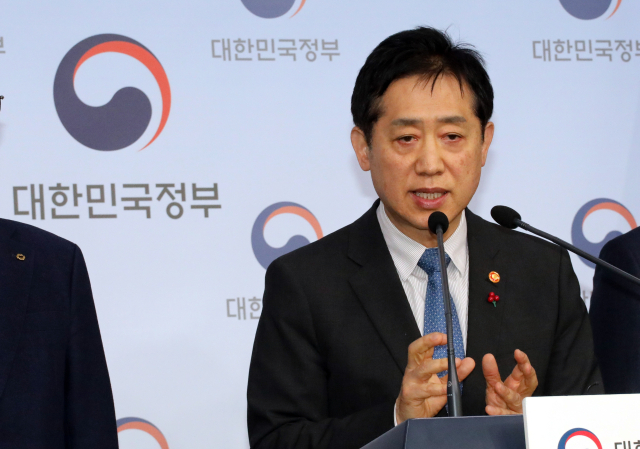 김주현 금융위원장이 28일 오전 정부서울청사 별관에서 태영건설의 워크아웃 신청과 관련한 대응방안 브리핑을 하고 있다. 연합뉴스