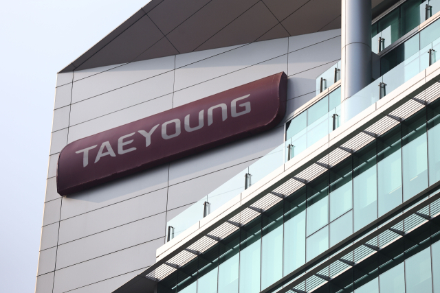 부동산 프로젝트파이낸싱(PF)으로 유동성 위기를 겪고 있는 태영건설이 워크아웃을 신청한 가운데 28일 서울 여의도에 위치한 태영건설 본사 모습. 시공능력 순위 16위의 중견기업인 태영건설이 워크아웃을 신청하면서 부동산 PF 부실로 인한 건설업체들의 연쇄 위기 등 파장이 예상된다. 연합뉴스