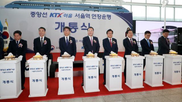 29일 부터 KTX-이음 열차가 안동에서 서울역까지 환승없이 운행을 시작했다. 하루 상하행선 각 4회씩 운영하는 이 열차 개통식이 이날 서울역에서 열렸다. 안동시 제공